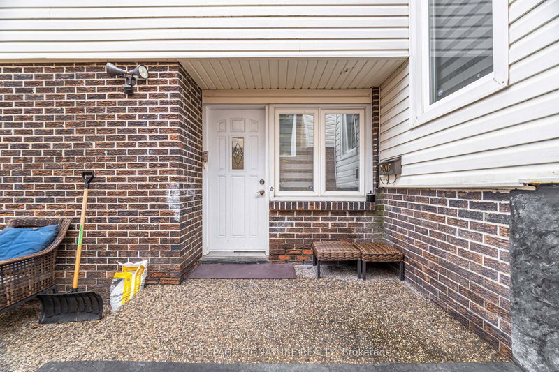 2498 Mainroyal St S, Mississauga, L5L 1C9 | Image 3