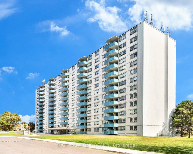 home for lease on 1010-1442 Lawrence Avenue W