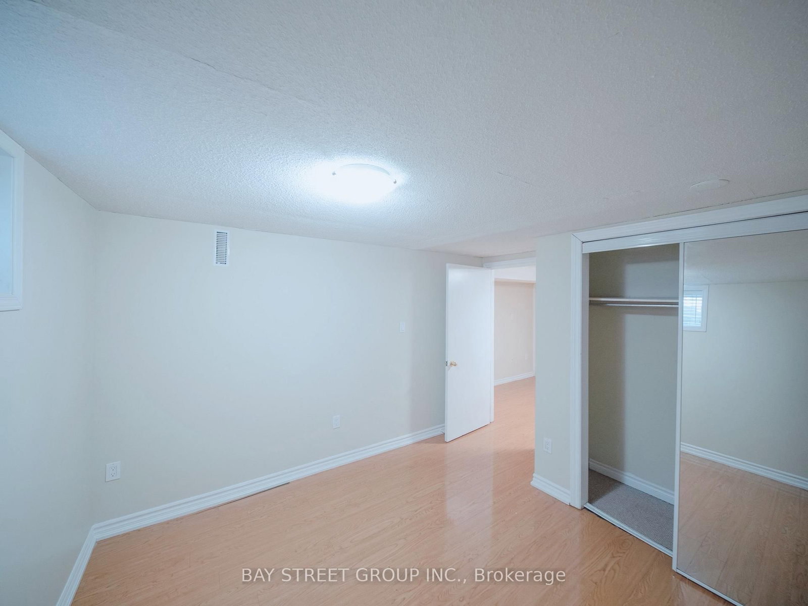56 Corby Crescent, Unit Lower - Photo 11