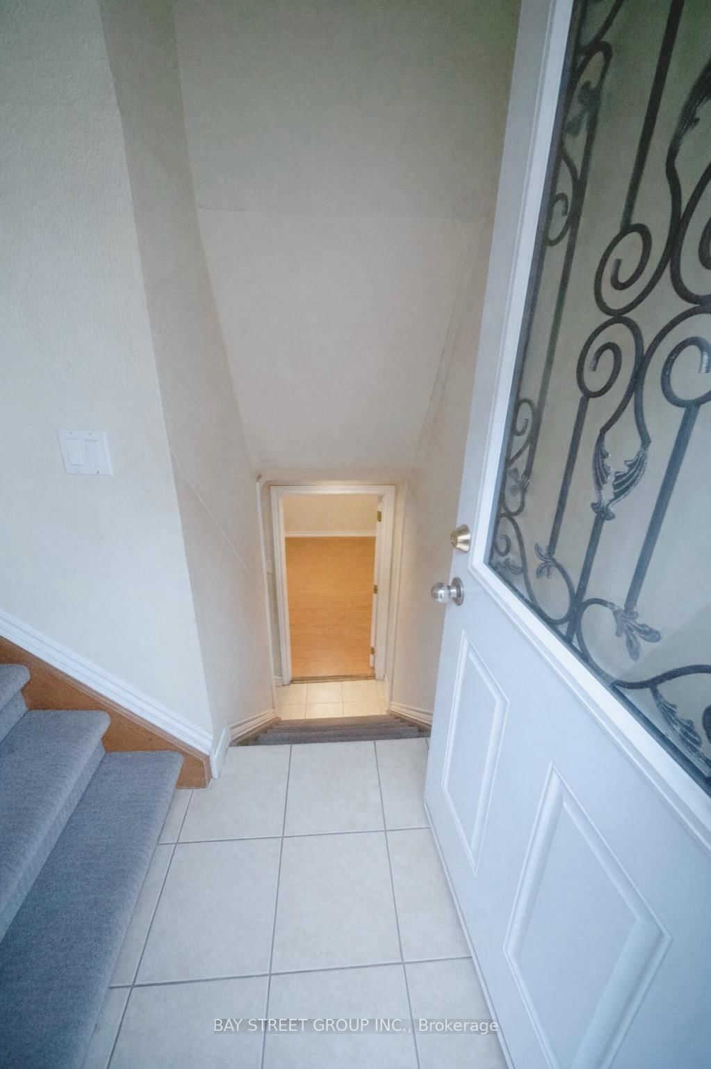 56 Corby Crescent, Unit Lower - Photo 15