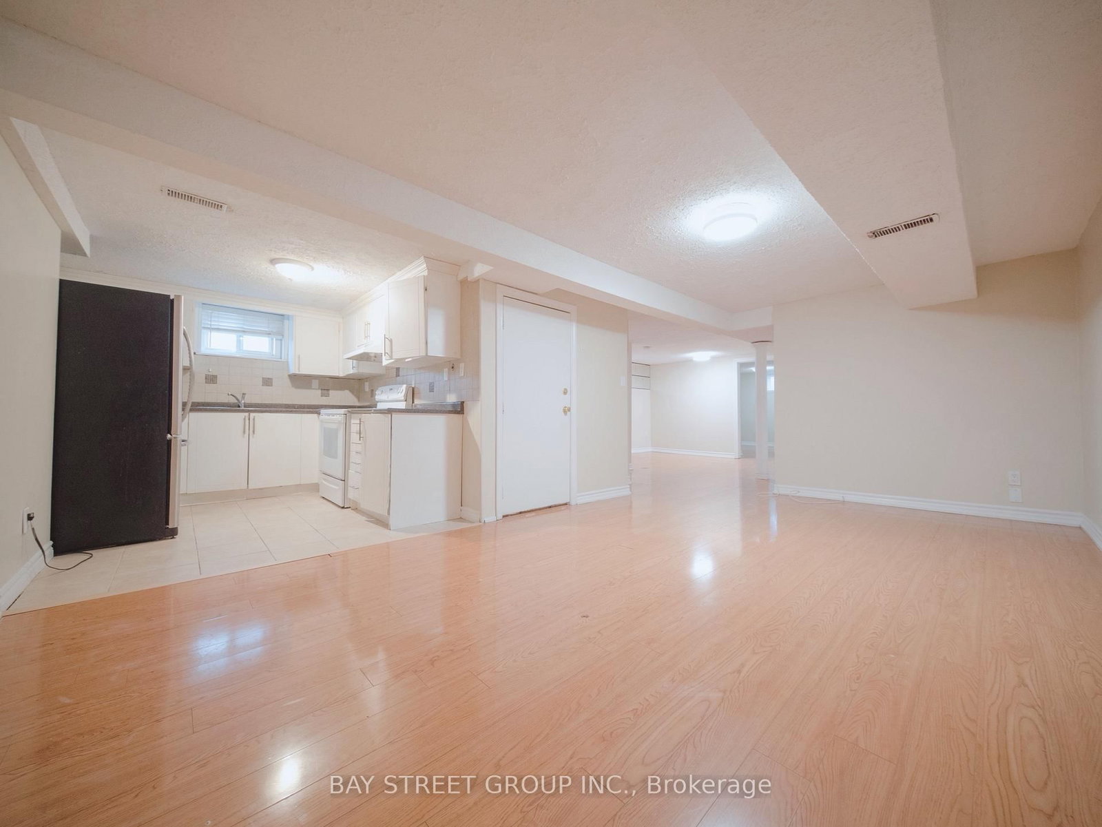 56 Corby Crescent, Unit Lower - Photo 2