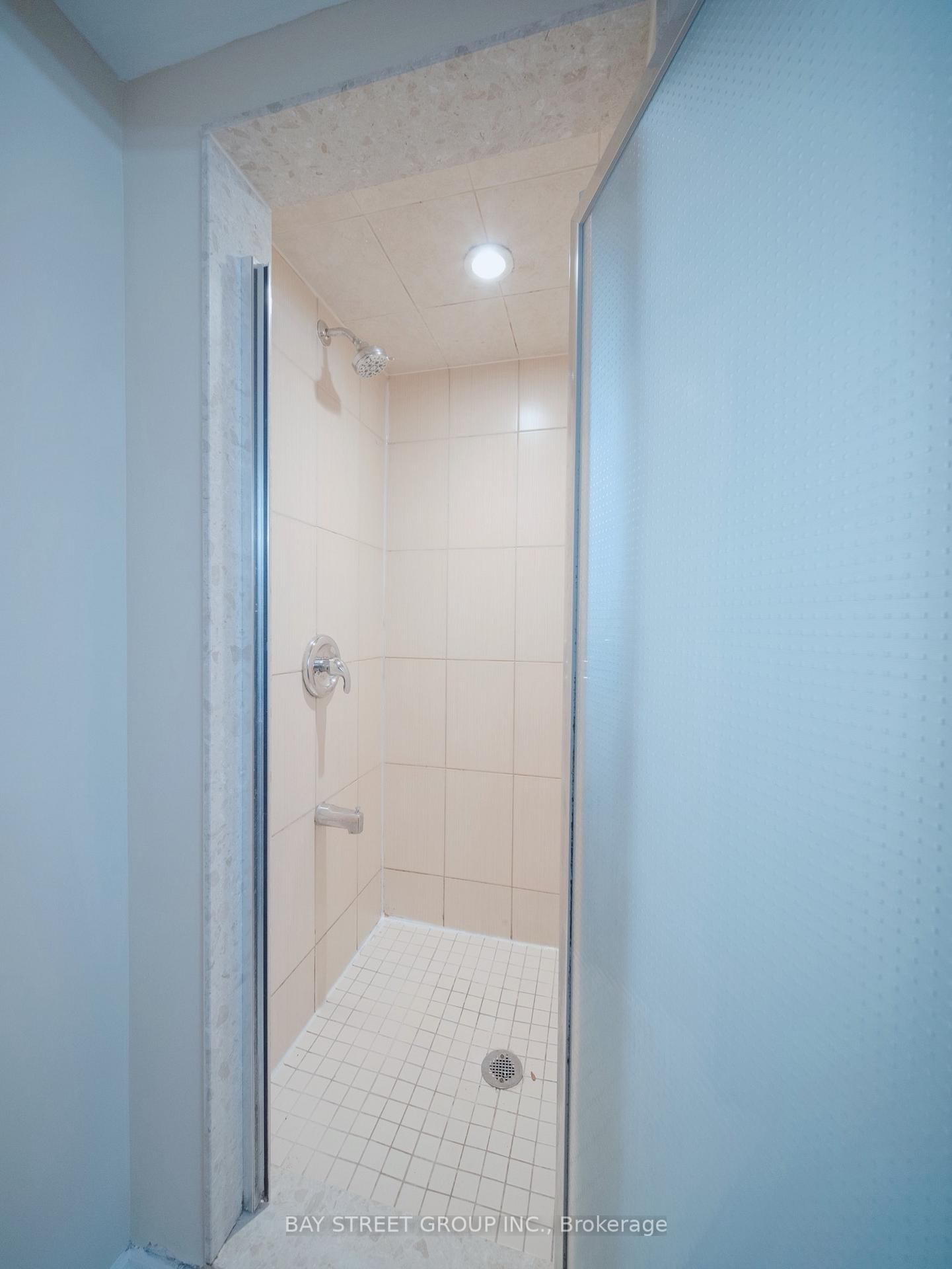 56 Corby Crescent, Unit Lower - Photo 9