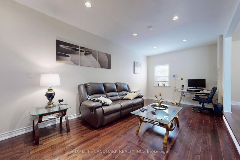 2603 Bromsgrove Rd, Mississauga, L5J 1M1 | Image 2