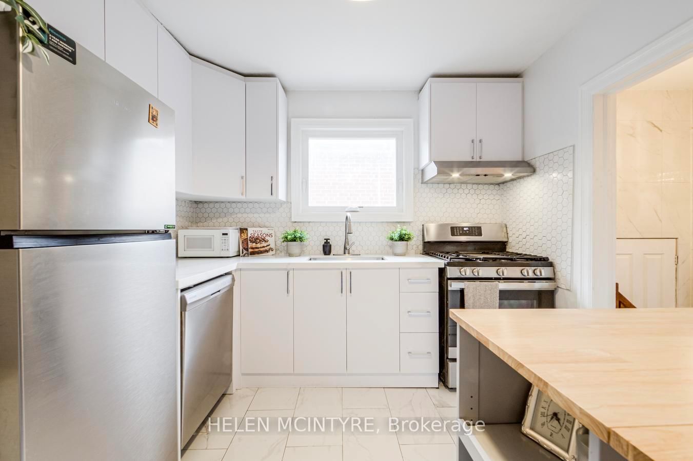 Detached House for sale at 2 Birch Tree Crescent, Toronto, Ontario, M6M 2K8 - Mount Dennis - MLS: W12942450