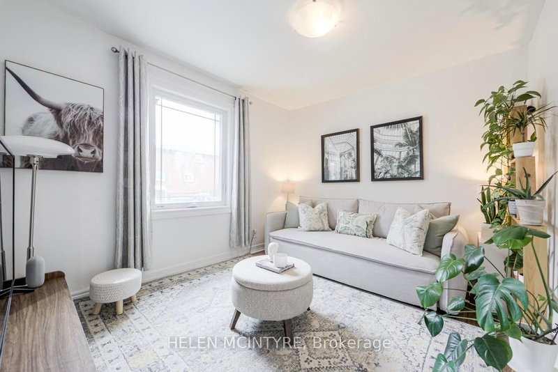 2 Birch Tree Cres, Toronto, M6M 2K8 | Image 3