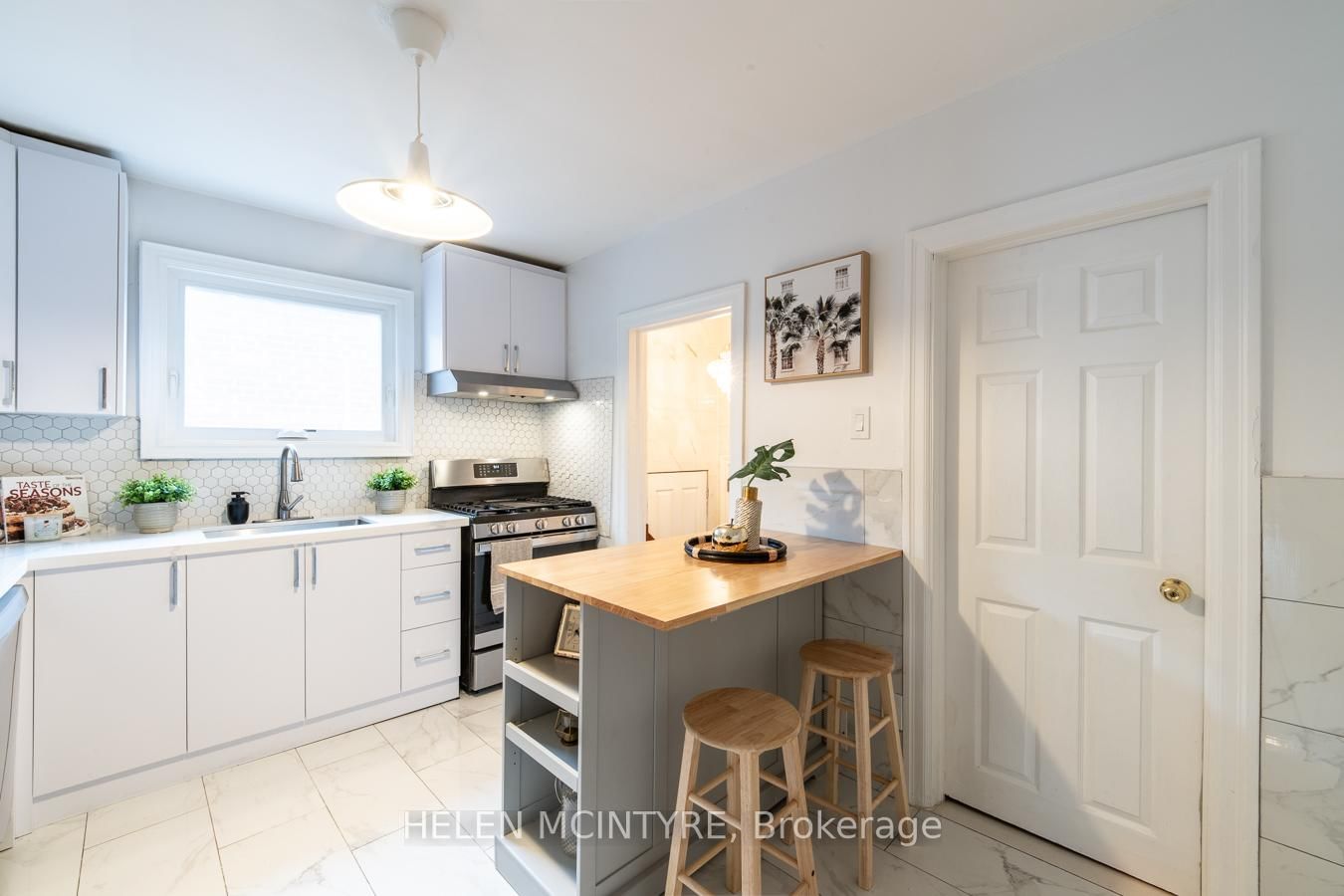 Detached House for sale at 2 Birch Tree Crescent, Toronto, Ontario, M6M 2K8 - Mount Dennis - MLS: W12942450