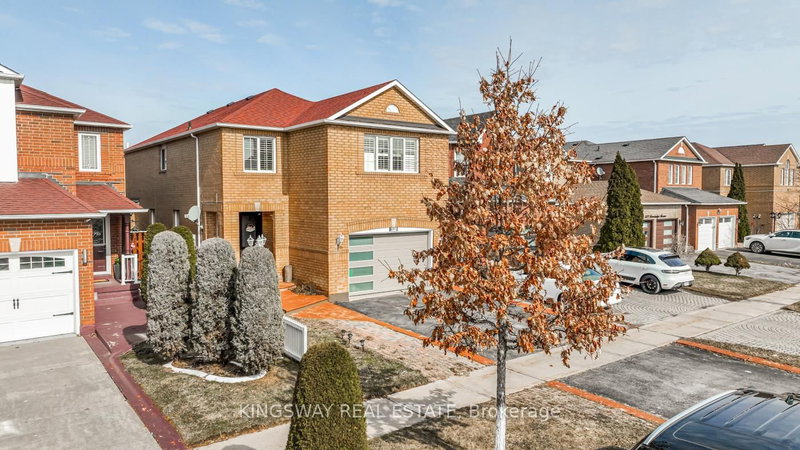 891 STONEBRIDGE Ave, Mississauga, L5V 2L3 | Image 2