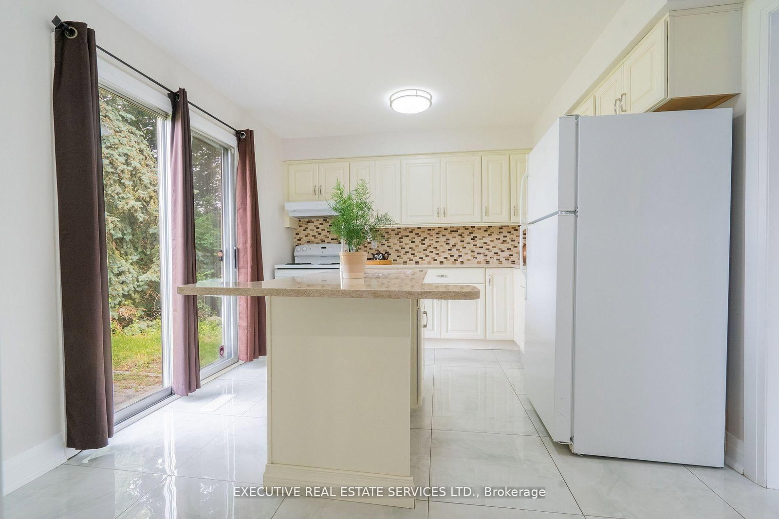 Detached House for sale at 36 Blueridge Square, Brampton, Ontario, L6Z 1A1 - Heart Lake West - MLS: W12942716