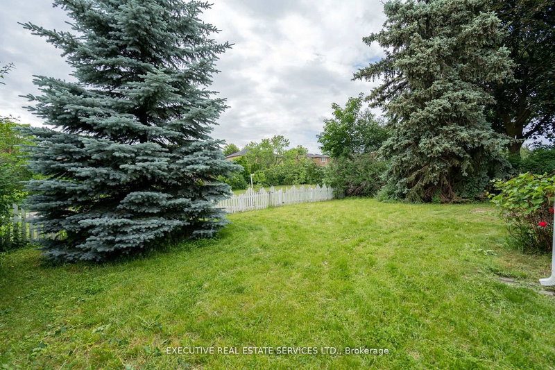 36 Blueridge Sq, Brampton, L6Z 1A1 | Image 2