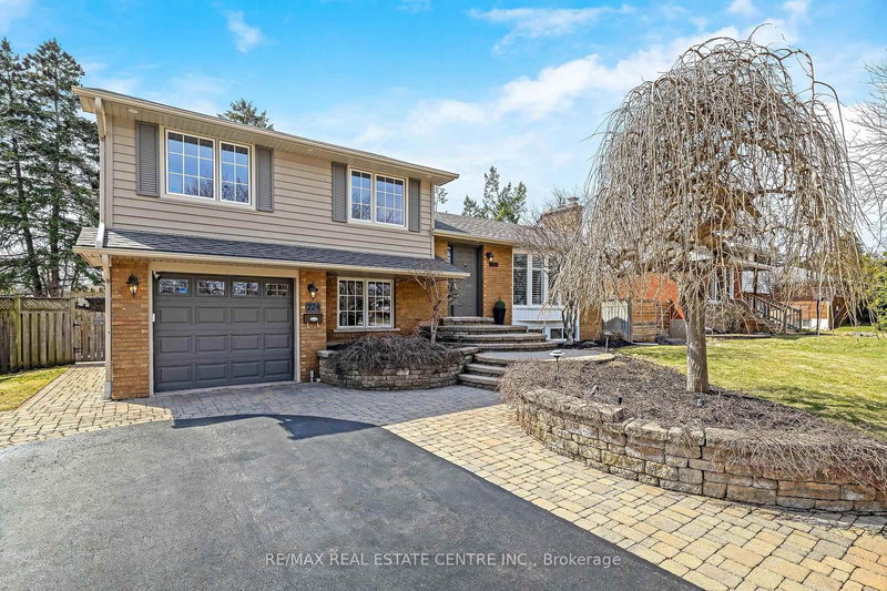 224 White Pines Dr, Burlington, L7L 4E7 | Image 2