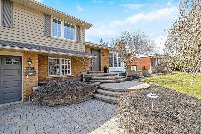 224 White Pines Dr, Burlington, L7L 4E7 | Image 3