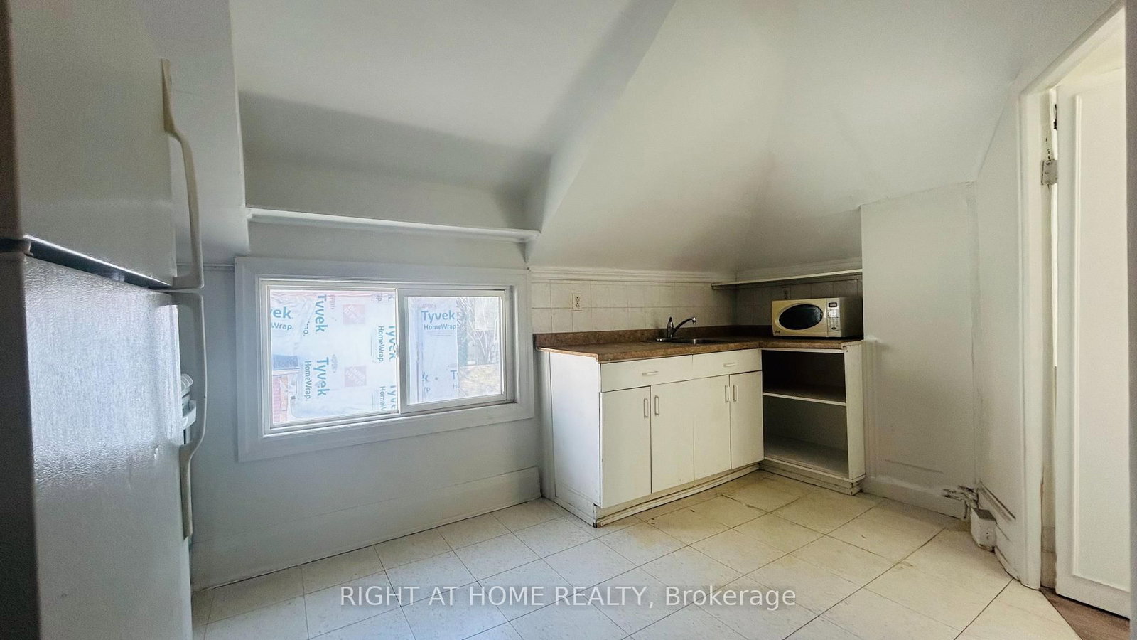 Semi-Detached House for lease at 3-60 Long Branch Avenue, Toronto, Ontario, M8W 3J2 - Long Branch - MLS: W12942872