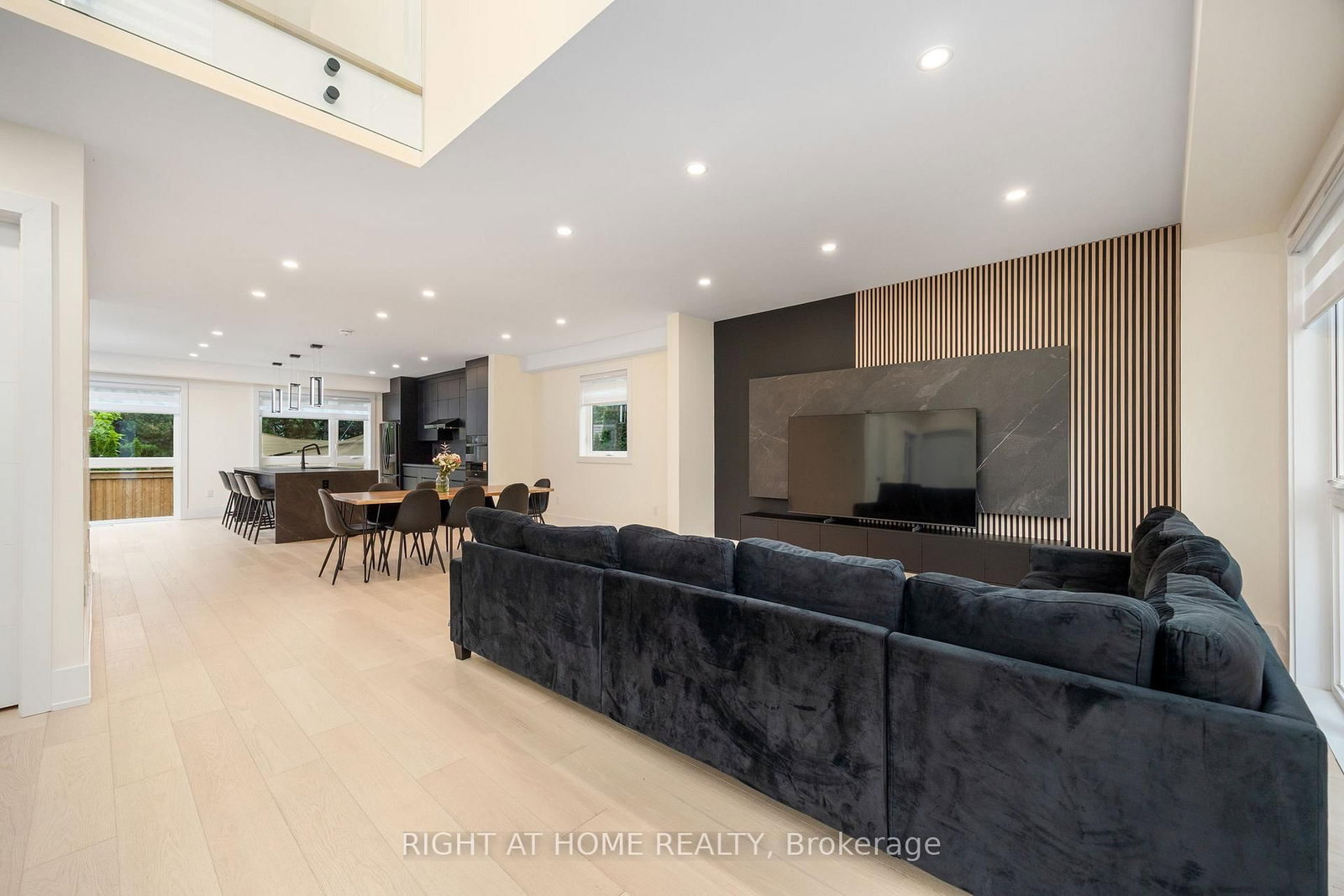 Detached House for sale at 584 WALKERS Line, Burlington, Ontario, L7N 2E5 - Roseland - MLS: W12942902