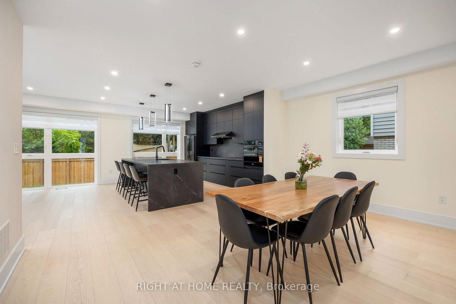 Detached House for sale at 584 WALKERS Line, Burlington, Ontario, L7N 2E5 - Roseland - MLS: W12942902