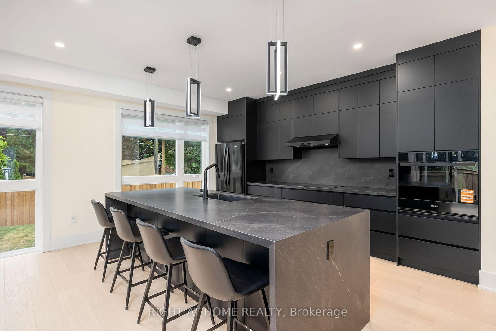 Detached House for sale at 584 WALKERS Line, Burlington, Ontario, L7N 2E5 - Roseland - MLS: W12942902