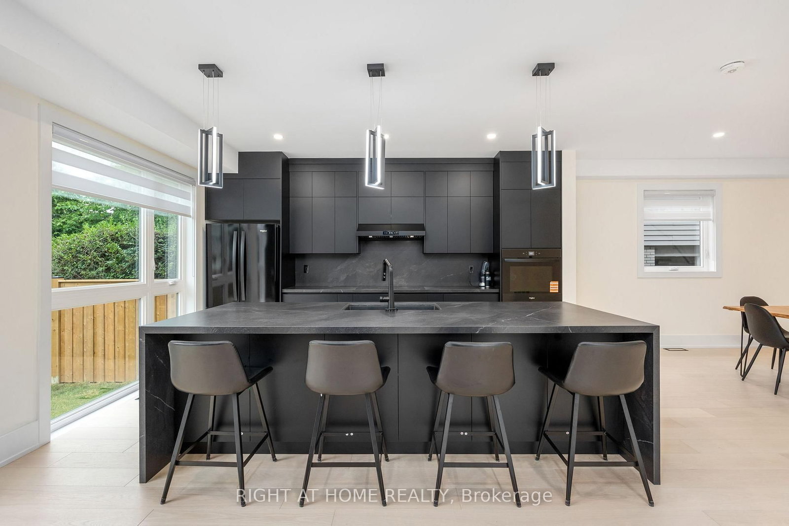 Detached House for sale at 584 WALKERS Line, Burlington, Ontario, L7N 2E5 - Roseland - MLS: W12942902