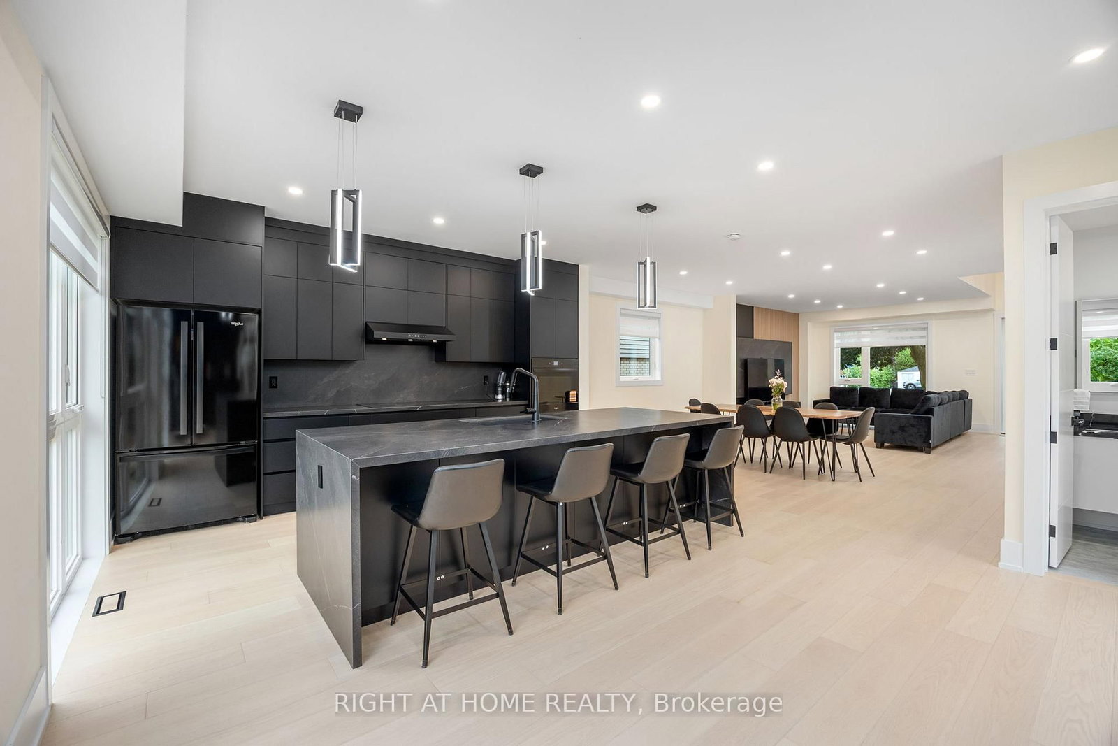 Detached House for sale at 584 WALKERS Line, Burlington, Ontario, L7N 2E5 - Roseland - MLS: W12942902