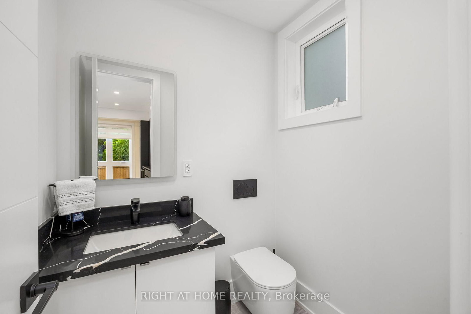 Detached House for sale at 584 WALKERS Line, Burlington, Ontario, L7N 2E5 - Roseland - MLS: W12942902