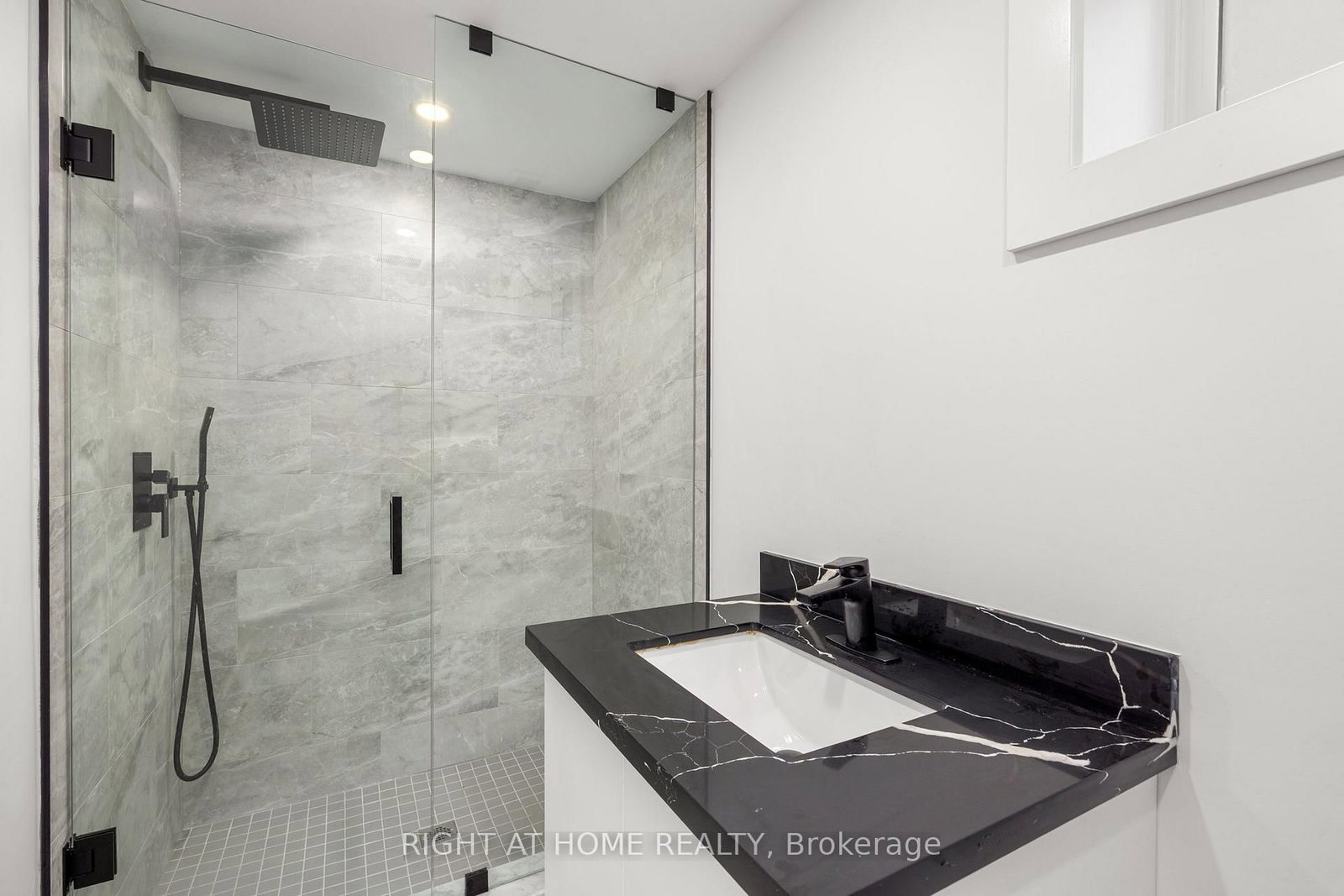 Detached House for sale at 584 WALKERS Line, Burlington, Ontario, L7N 2E5 - Roseland - MLS: W12942902