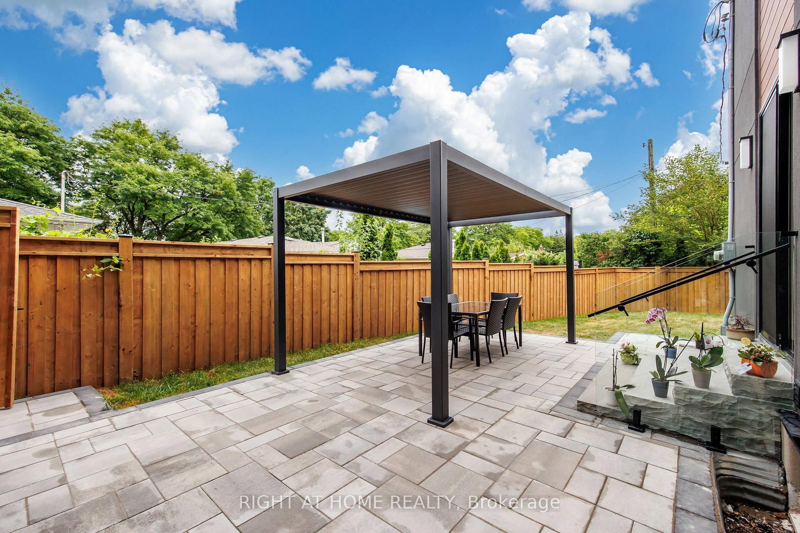 Detached House for sale at 584 WALKERS Line, Burlington, Ontario, L7N 2E5 - Roseland - MLS: W12942902