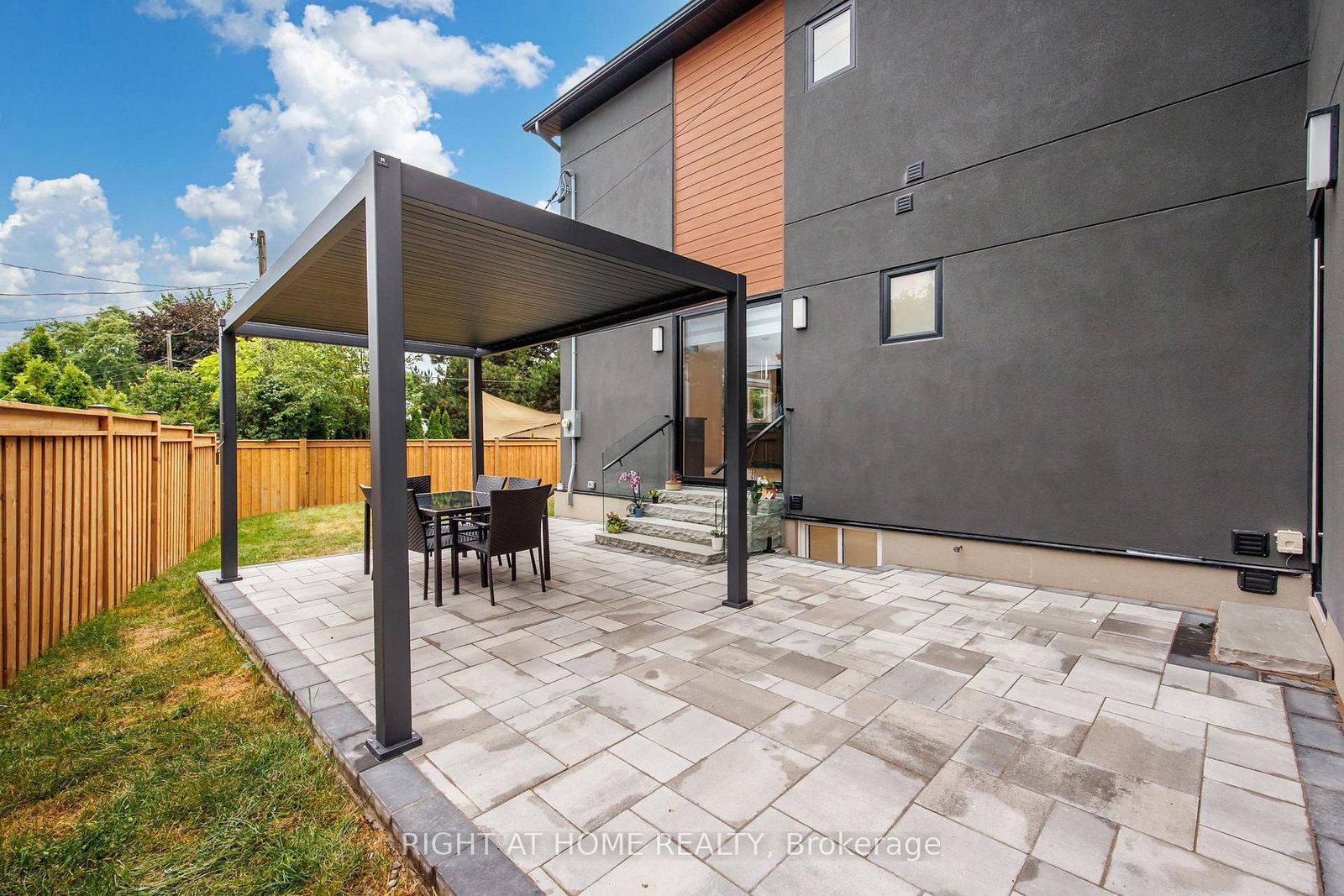 Detached House for sale at 584 WALKERS Line, Burlington, Ontario, L7N 2E5 - Roseland - MLS: W12942902