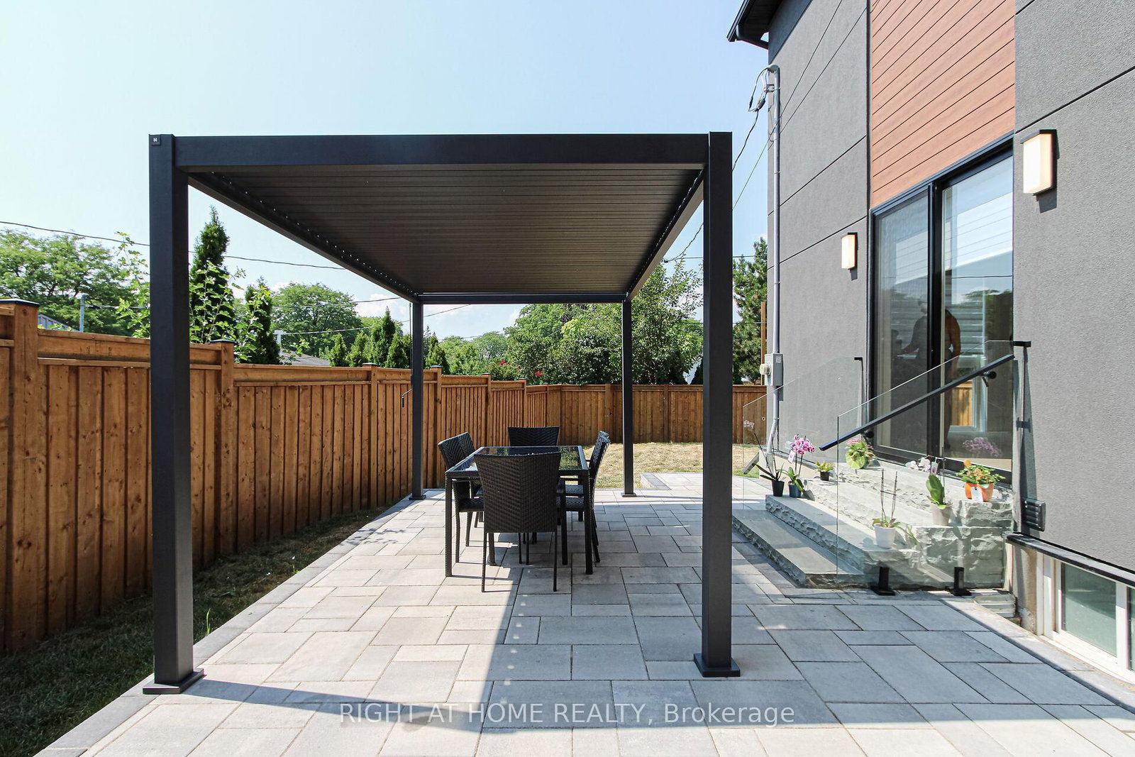 Detached House for sale at 584 WALKERS Line, Burlington, Ontario, L7N 2E5 - Roseland - MLS: W12942902