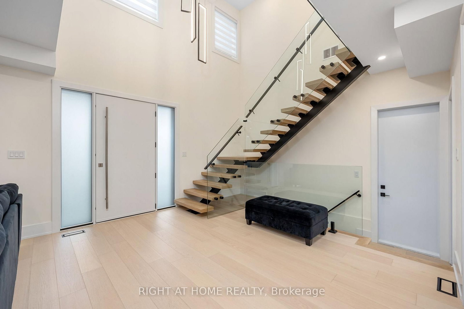 Detached House for sale at 584 WALKERS Line, Burlington, Ontario, L7N 2E5 - Roseland - MLS: W12942902