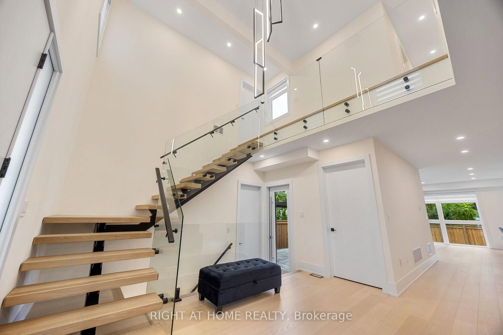 Detached House for sale at 584 WALKERS Line, Burlington, Ontario, L7N 2E5 - Roseland - MLS: W12942902