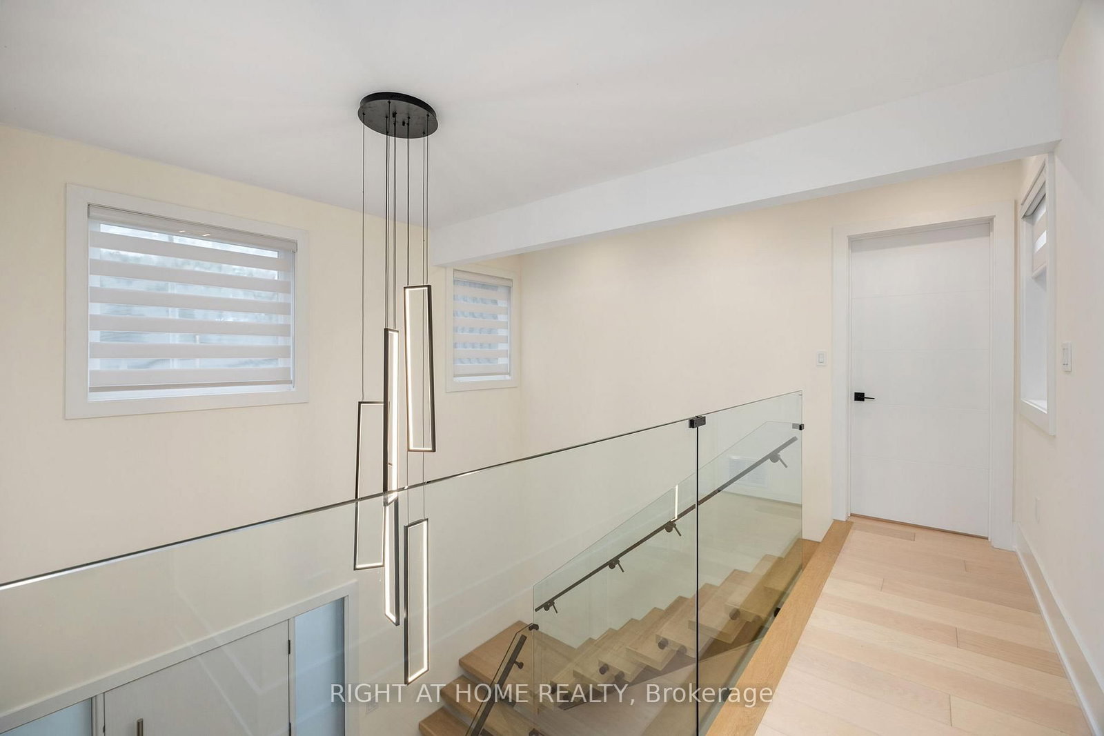 Detached House for sale at 584 WALKERS Line, Burlington, Ontario, L7N 2E5 - Roseland - MLS: W12942902