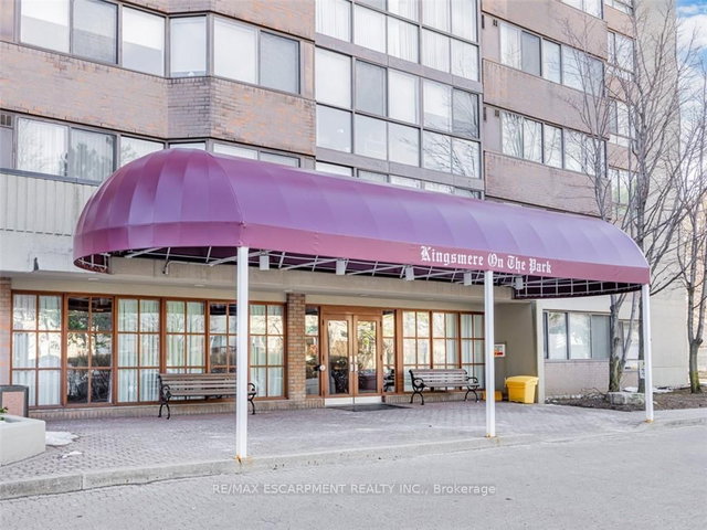 UPH7 - 880 DUNDAS Street W