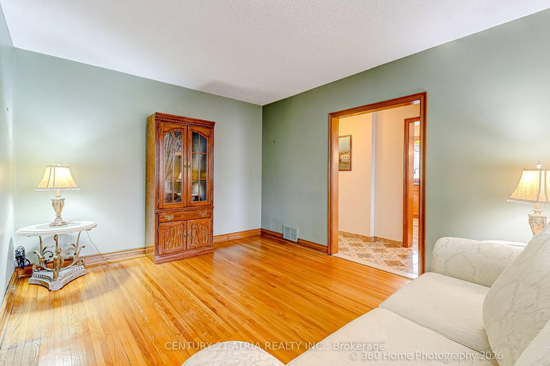 23 Tumpane St, Toronto, M3M 1L5 | Image 2
