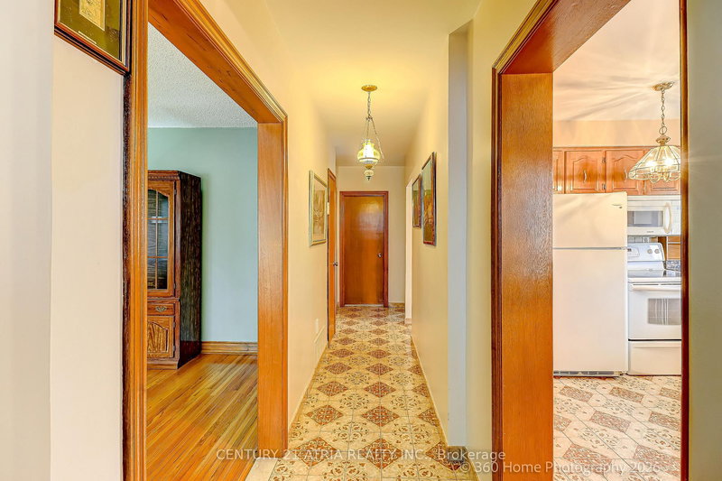 23 Tumpane St, Toronto, M3M 1L5 | Image 3