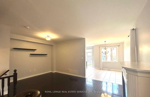 1285 Jezero Crescent