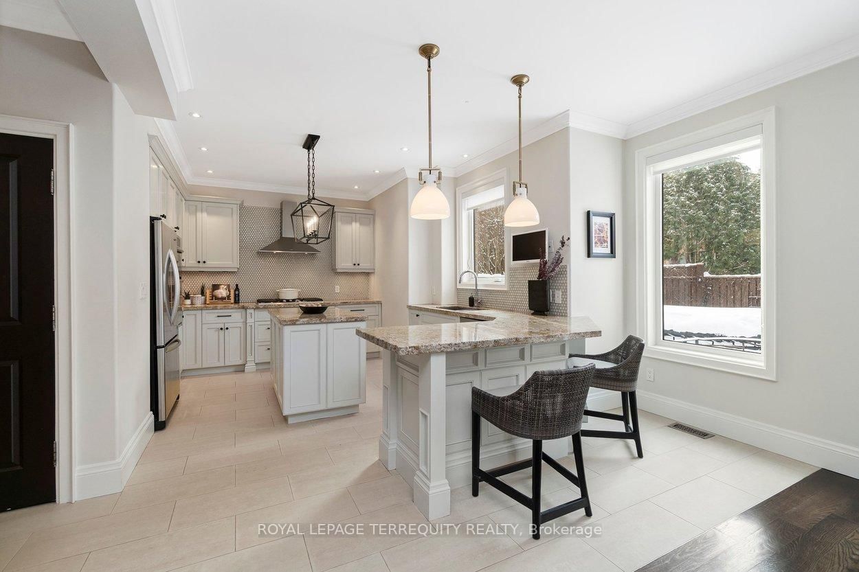 Detached House for sale at 12 Elliott Avenue, Toronto, Ontario, M8X 2P8 - Kingsway South - MLS: W12943316