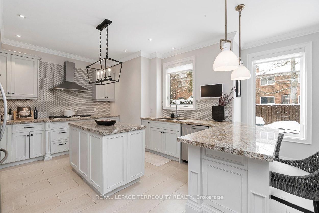 Detached House for sale at 12 Elliott Avenue, Toronto, Ontario, M8X 2P8 - Kingsway South - MLS: W12943316