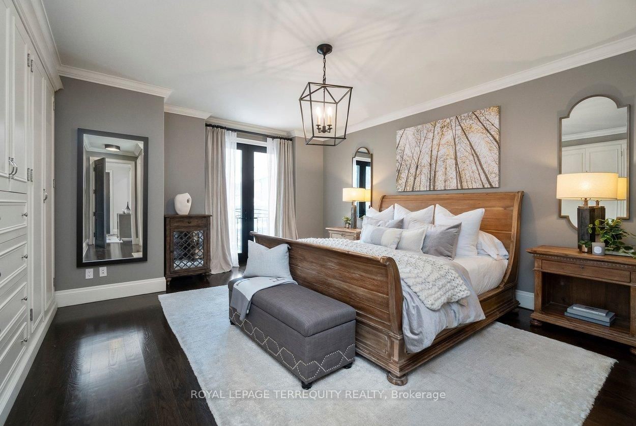 Detached House for sale at 12 Elliott Avenue, Toronto, Ontario, M8X 2P8 - Kingsway South - MLS: W12943316