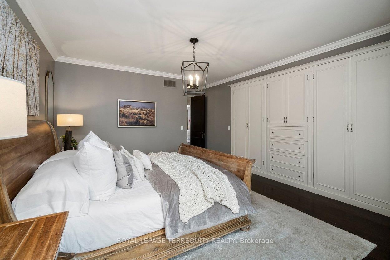 Detached House for sale at 12 Elliott Avenue, Toronto, Ontario, M8X 2P8 - Kingsway South - MLS: W12943316