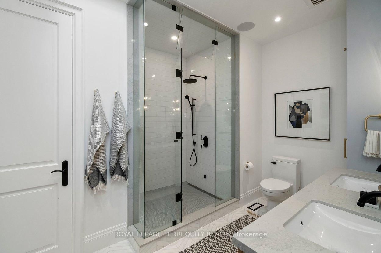 Detached House for sale at 12 Elliott Avenue, Toronto, Ontario, M8X 2P8 - Kingsway South - MLS: W12943316