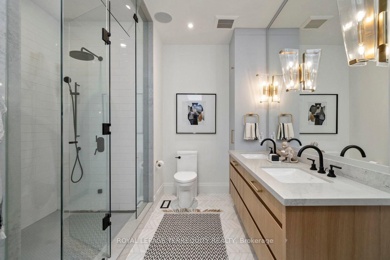 Detached House for sale at 12 Elliott Avenue, Toronto, Ontario, M8X 2P8 - Kingsway South - MLS: W12943316