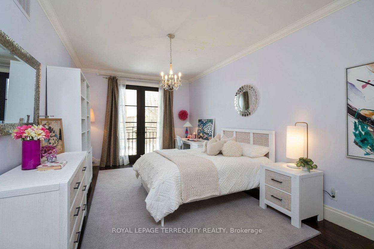 Detached House for sale at 12 Elliott Avenue, Toronto, Ontario, M8X 2P8 - Kingsway South - MLS: W12943316