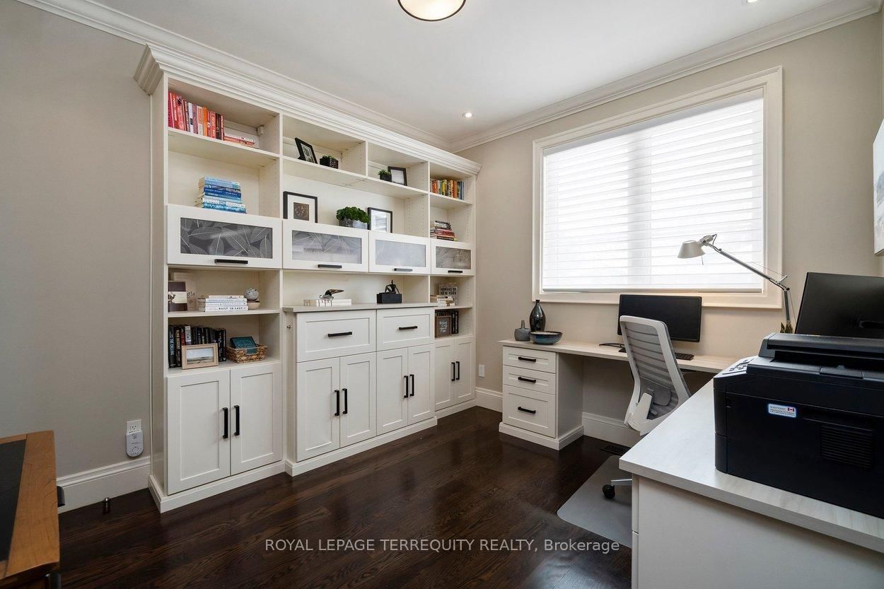 Detached House for sale at 12 Elliott Avenue, Toronto, Ontario, M8X 2P8 - Kingsway South - MLS: W12943316