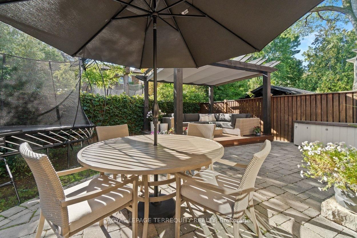 Detached House for sale at 12 Elliott Avenue, Toronto, Ontario, M8X 2P8 - Kingsway South - MLS: W12943316