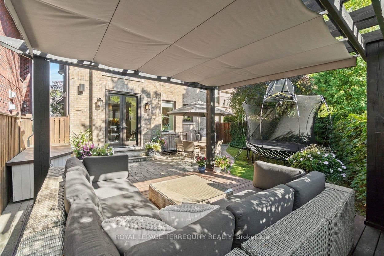 Detached House for sale at 12 Elliott Avenue, Toronto, Ontario, M8X 2P8 - Kingsway South - MLS: W12943316