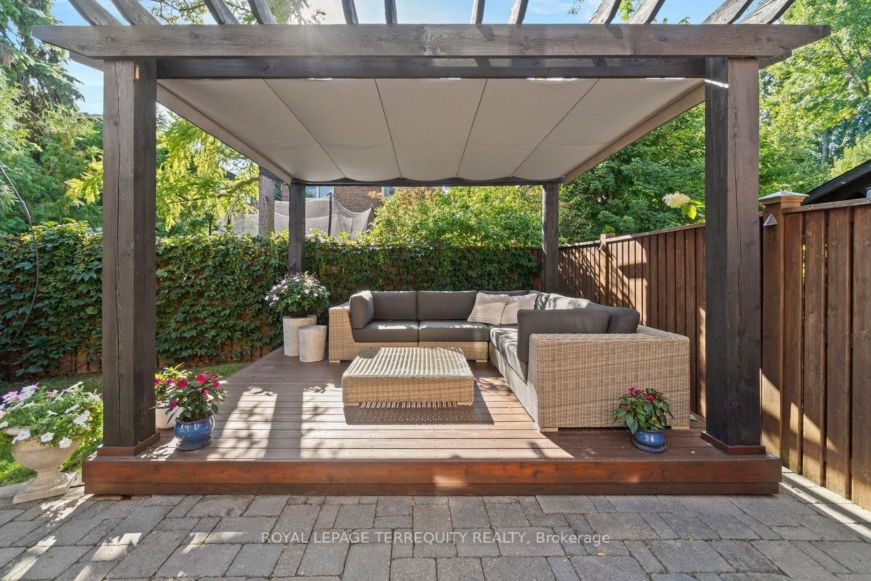 Detached House for sale at 12 Elliott Avenue, Toronto, Ontario, M8X 2P8 - Kingsway South - MLS: W12943316