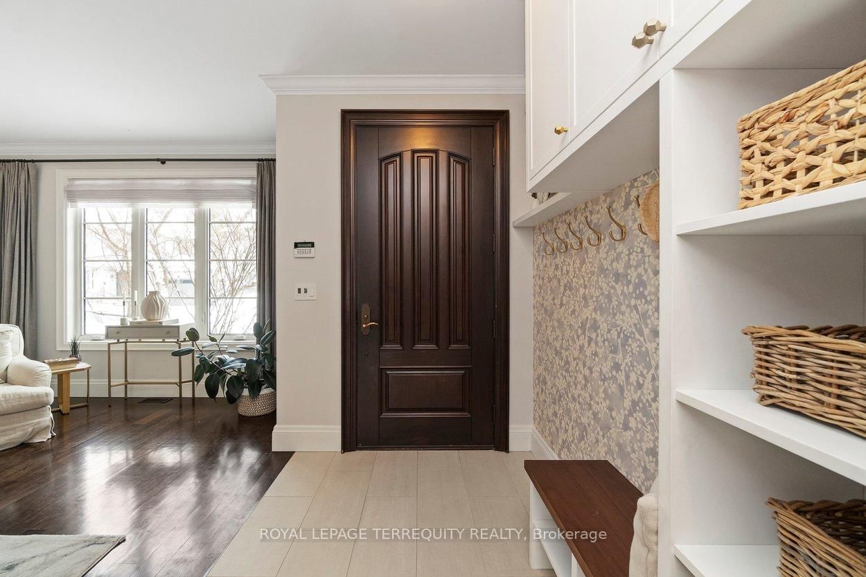 Detached House for sale at 12 Elliott Avenue, Toronto, Ontario, M8X 2P8 - Kingsway South - MLS: W12943316