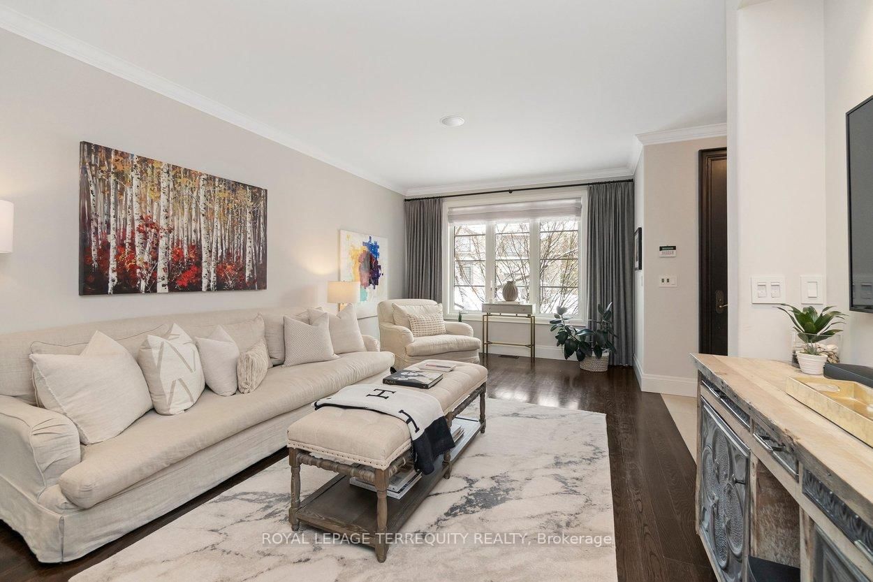 Detached House for sale at 12 Elliott Avenue, Toronto, Ontario, M8X 2P8 - Kingsway South - MLS: W12943316