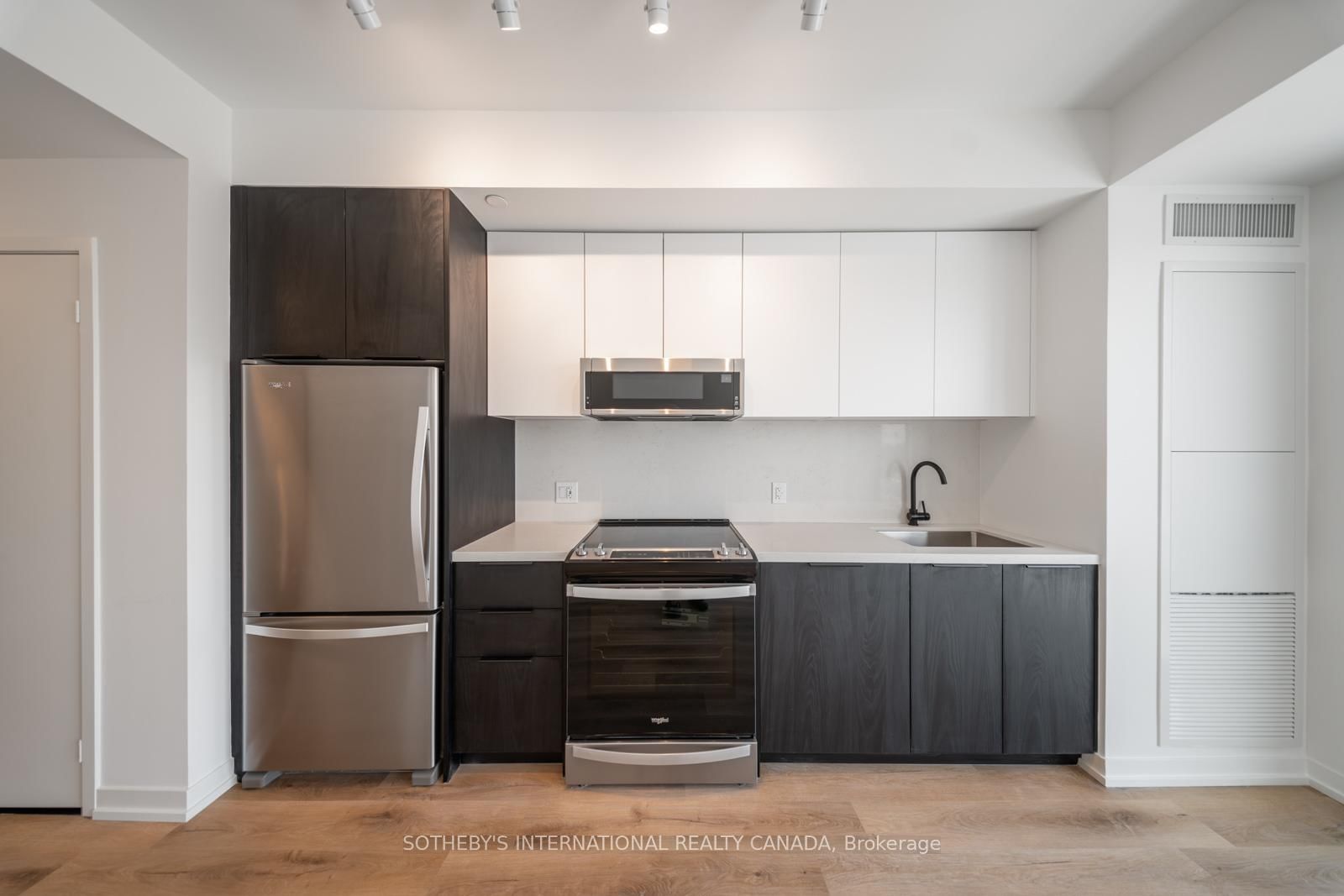 5 York Garden Way, Unit 703 - Photo 9