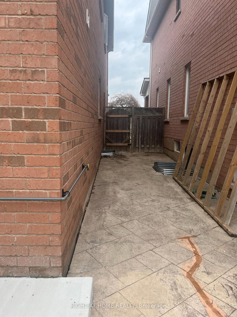 BASEMENT - 6772 LONGVIEW Pl E, Mississauga, L5C 1V3 | Image 2