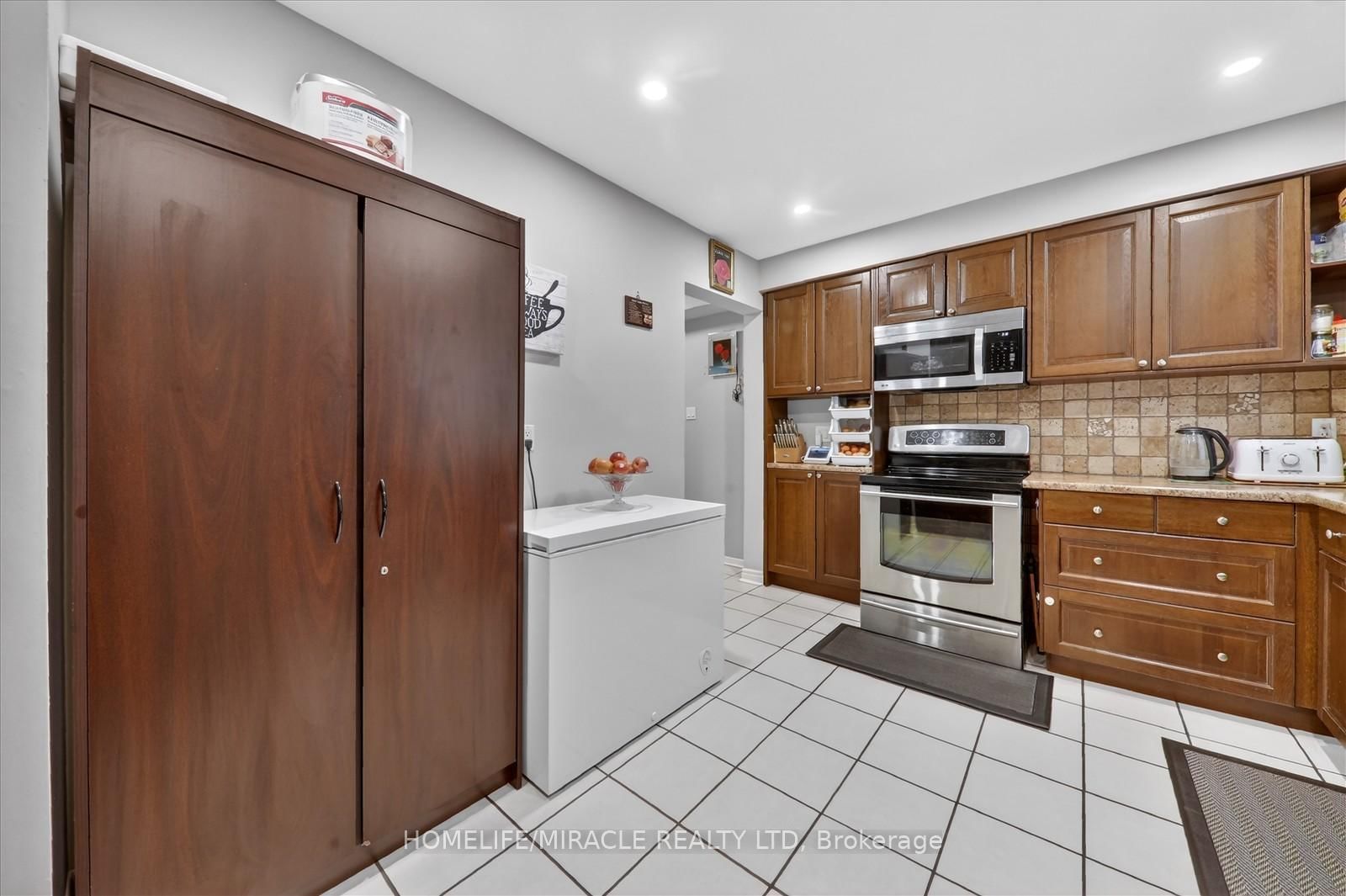 Semi-Detached House for sale at 113 Fanshawe Drive, Brampton, Ontario, L6Z 1A8 - Heart Lake West - MLS: W12943568