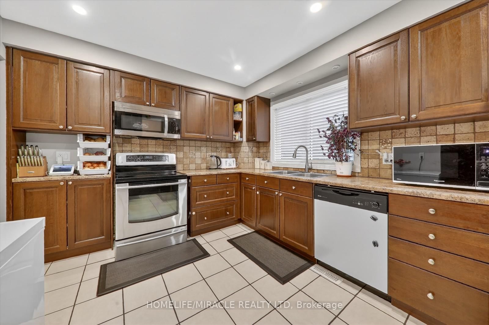 Semi-Detached House for sale at 113 Fanshawe Drive, Brampton, Ontario, L6Z 1A8 - Heart Lake West - MLS: W12943568